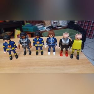 6 playmobil men
